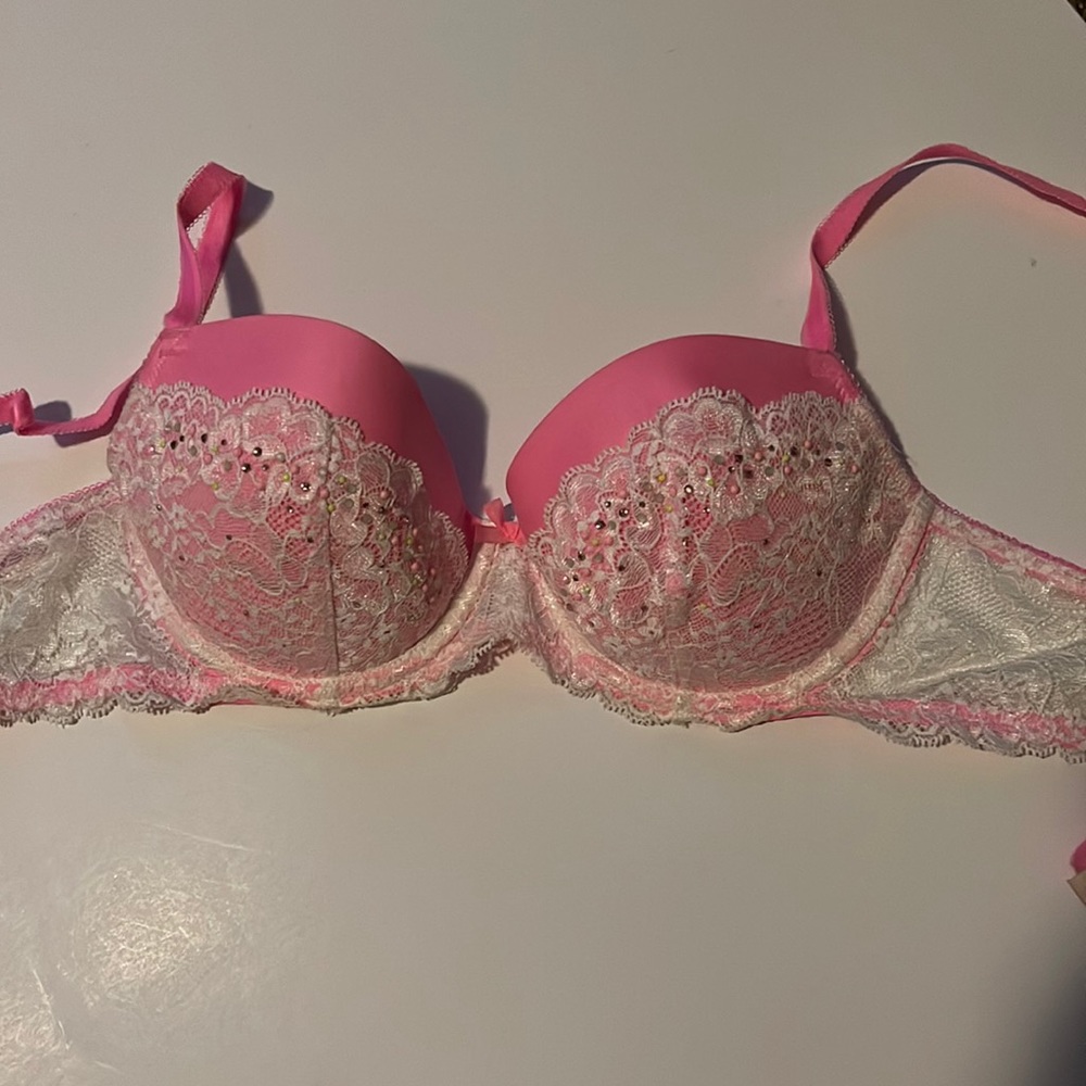 Victoria Secret 32D Pink and Lace Bra